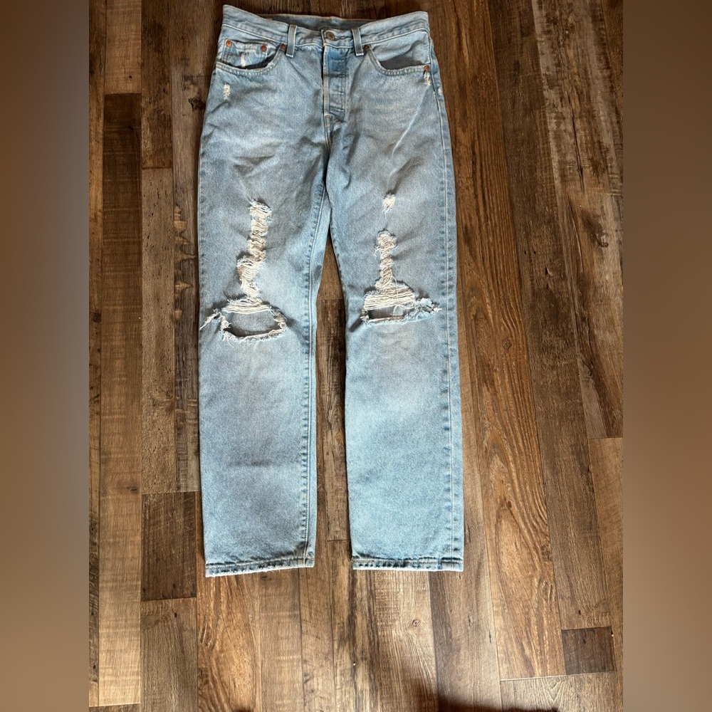 Levi’s size 27 501 distressed jeans